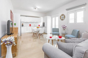 Central Luxurious Apartments Close to the Sea